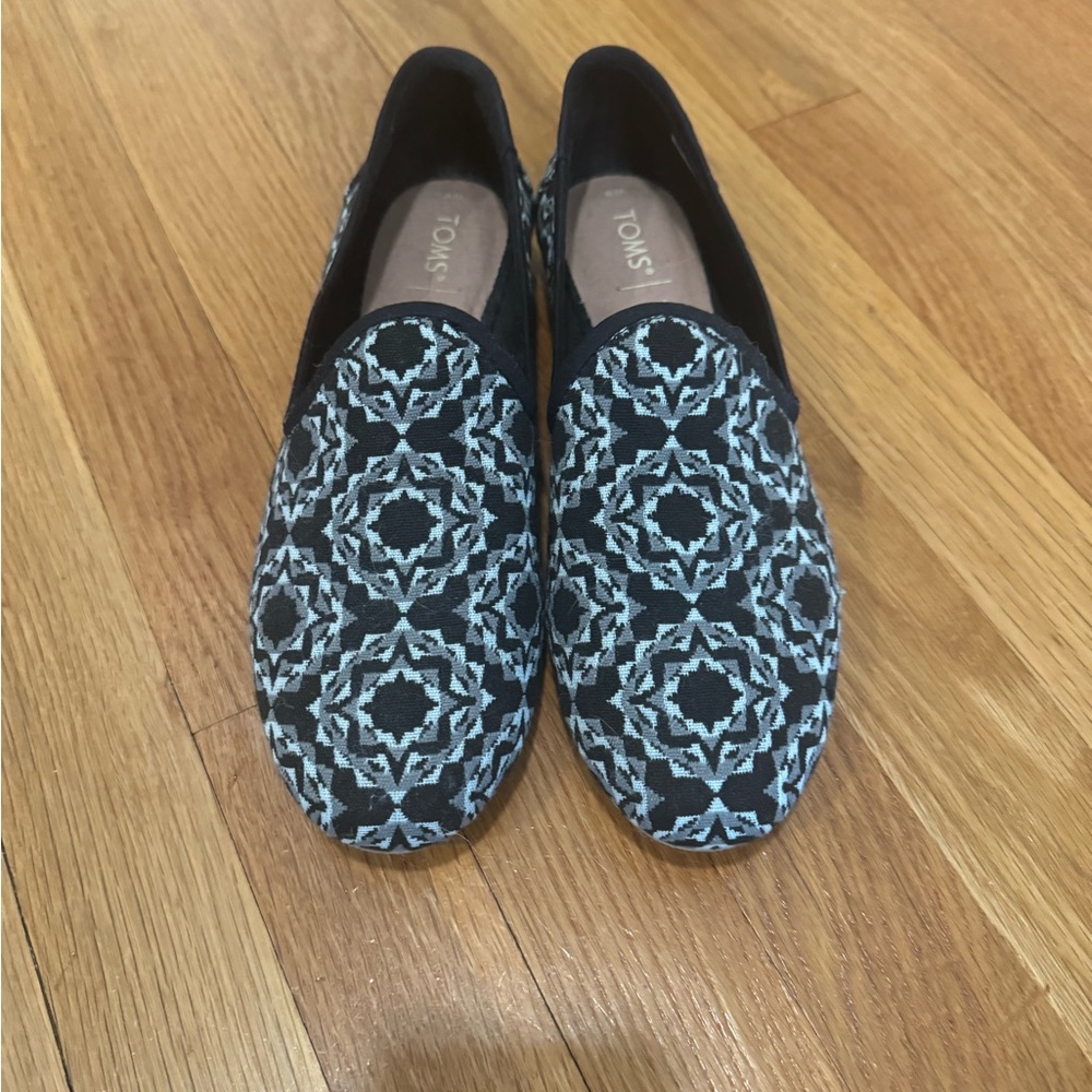 TOMS Patterned Loafers Size 8